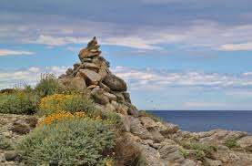 torre de piedra senderismo
